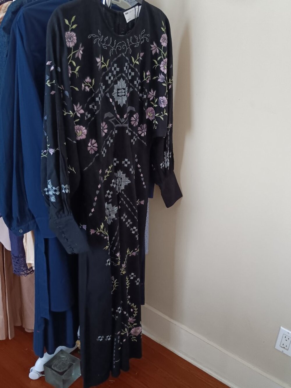 NWT Black Cotton Intricate Embroidered Long Sleeve Maxi Dress Size 6 DYNAMIC!